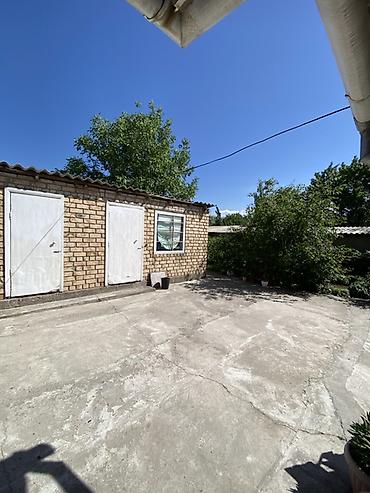 Продажа коттеджей и домов: Продаётся частный дом с благоустроенным двориком. - Кирпичный — 5