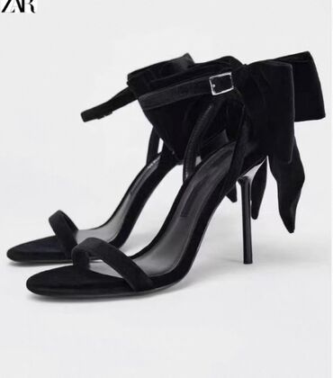 на шпильке: Туфли, 39, Zara, Новый, цвет - Черный, Самовывоз