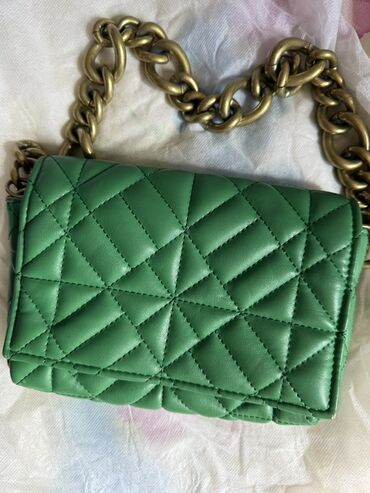 женские кошельки на молнии: Yaşıl rəngli, zərif çiyin/çapraz çanta. - Material: yumşaq, quilted