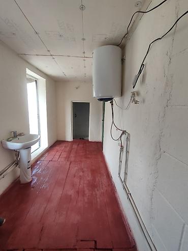 Продажа коттеджей и домов: Продаётся жилой дом в Сокулуке сучастком участком 4 соток. - — 10