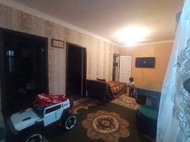 Həyət evləri və villaların satışı: Satılır: həyət evi Xırdalan şeherinde xezinə plaza çatmamış 119 — 13