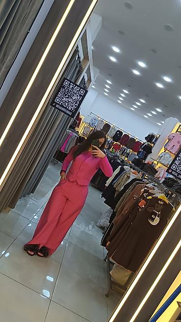 debli koftalar: Qadınlar üçün parlaq çəhrayı iki hissəli dəst - Üst: düyməli, yaxası — 1