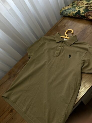 Футболки: Мужское поло U.S. Polo Assn. - Цвет: оливково‑хаки - Классический