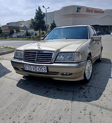 arxa kapot: Mercedes-Benz C-Sinif sedan - Korpus: 4 qapılı sedan, qızılı/metallik — 10