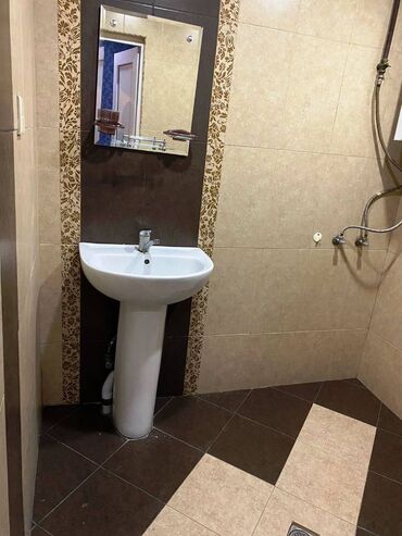 Uzunmüddətli kirayə mənzillər: Razində Talkucka bazarı 252 nömrəli məktəb və Avtoşkolanın yanı 5 — 10