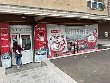 Продажа магазинов: Продажа магазинов В жилом доме, 66 м², Старый ремонт, Отдельный вход, 1 этаж — 2