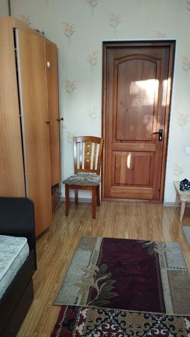снять комнату на долгий срок: 30 м², 1 комната, Парковка