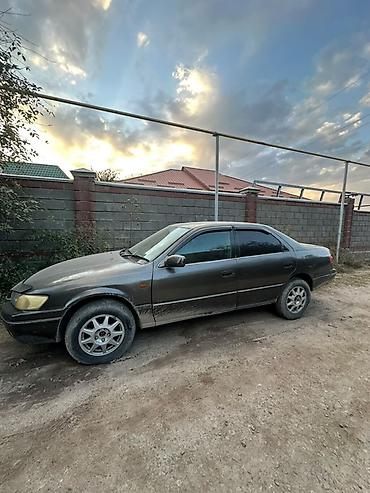 Toyota Camry: 1998 г., Бензин, Седан