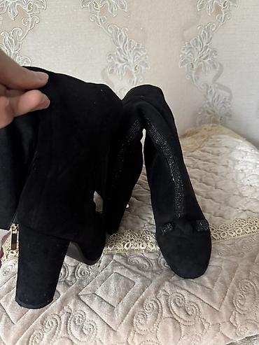обувь для дома: Ботинки, 38, Б/у, цвет - Черный, Самовывоз — 1