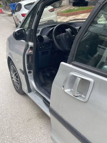 Peugeot: Peugeot 1007: 1.5 l. | 2007 έ. 185000 km. Χάτσμπακ — 3