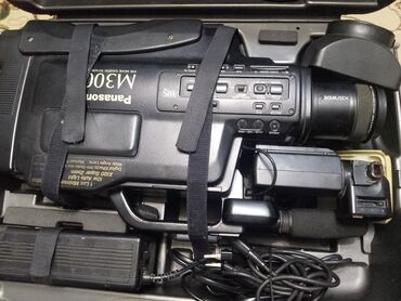 Videokameralar: Panasonic M300 VHS Video Kamera (VW-MH20 orijinal daşıma çantası ilə) — 9