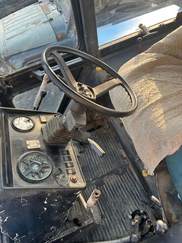 Traktorlar: Traktor əla vəziyyətdədir. İşləkdir. Süxur Kəsən traktordur. Qiymətdə — 8