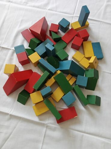 дордой игрушки: Продаю игрушки. Кукла с косичками в розовом платье - 500 сом кукла с