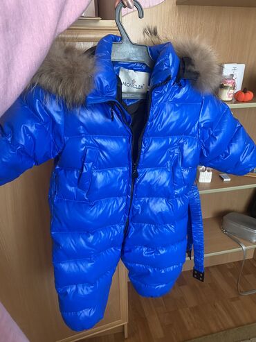 Верхняя одежда: Комбинезон Moncler зима - весна 
80-90 р
Почти новый