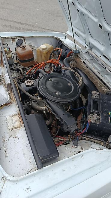 guzguler: Lada 2107, ağ rəng, 4 qapılı sedan. Xüsusiyyətlər: - Arxa ötürücülü — 6
