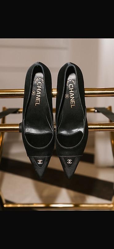 stradivarius snizenje: Chanel ženske cipele – klasične crne salonke sa špicastim vrhom. - — 2