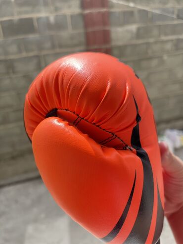 спорт перчатки: Боксный причатка сатылат Баасы 2099сом алчуулар жазгыла или чалгыла