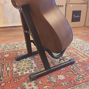 tuner: 1 gitara üçün dayaq Ünvan:Nizami 42 (Daxili işlər nazirliyin arxası) — 1