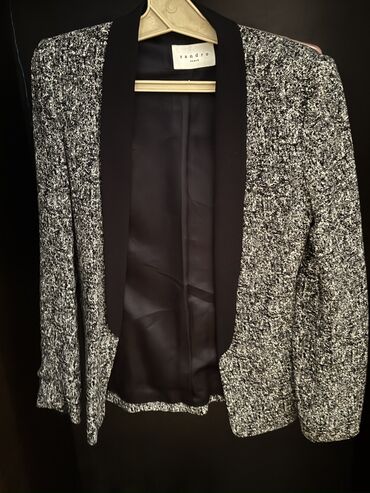 tikdirmek ucun don modeli: Sandro Paris qadın blezeri 38 razmer 50 manat - Model: düyməsiz, açıq