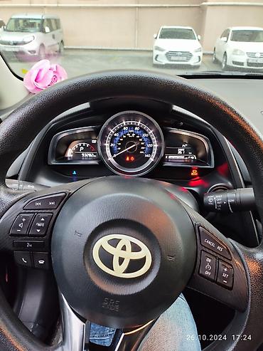 yaris masini: Toyota Yaris: 1.6 l | 2016 il Sedan — 8