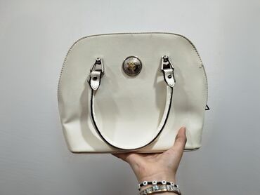 ağ çanta: Versace sumka,baha alınıb yarı qiymətindən aşağı satılır heçbir