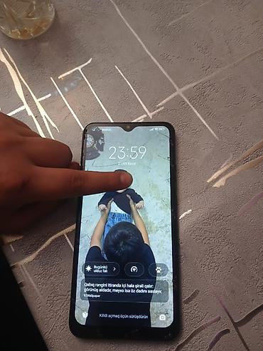 Redmi smartfon - Model: Redmi (arxa qapaqda Redmi loqosu) - Rəng