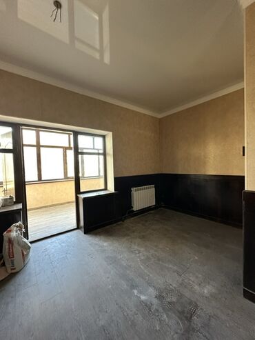 Долгосрочная аренда домов: 420 м², 7 комнат, Балкон застеклен, Забор, огорожен, Парковка — 12