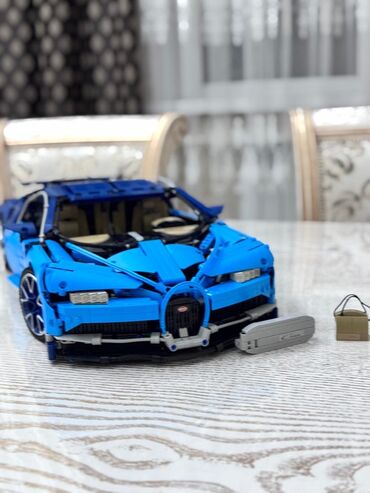пультывые машины: Конструктор-автомобиль Bugatti Chiron (Technic стиль) - Реалистичная