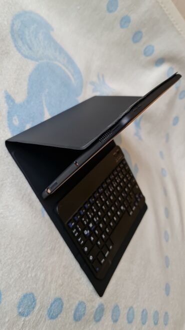 Tableti: Tanlet sa 2 sim karticebi blutut tastaturo I maskom kao nov nema mane — 4