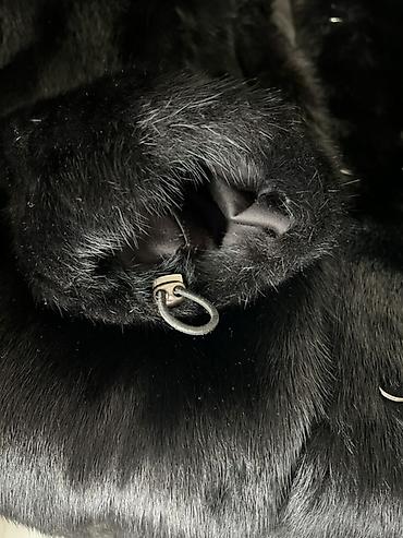 Шубы: Шуба из норки, черного цвета, с капюшоном. - Размер: 38 (44) - Длина — 7