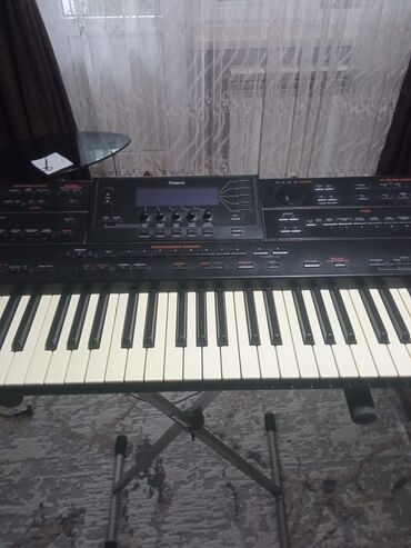 Sintezatorlar: Roland 800 sintezator