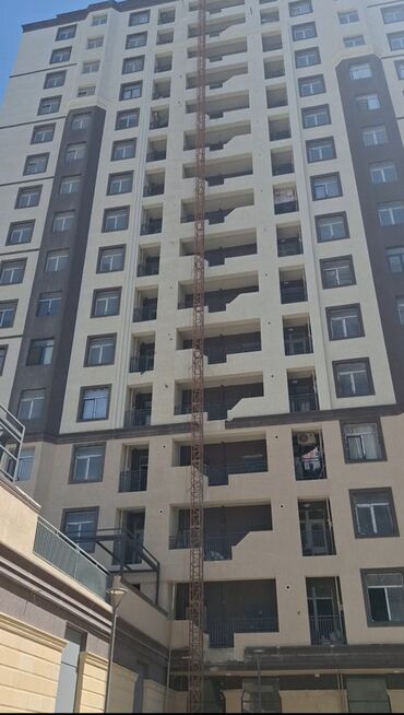 Hummer: Salam. Xırdalanda "Blue City" Yaşayış Kompleksində, Bakı Mühəndislik