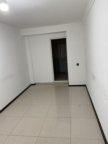 İcarəyə ofislər: Kiçik ofis/iş otağı - Tək otaqlı məkan, düzbucaqlı plan - Ağ rəngli — 4