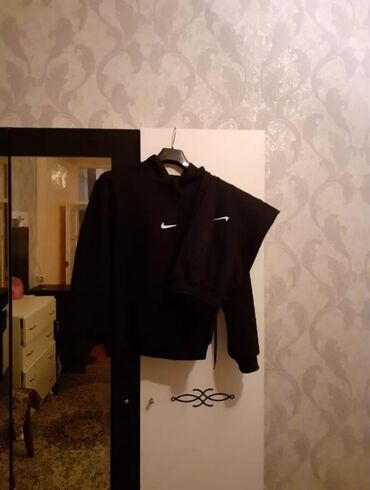 Спортивный костюм Nike, XL (EU 42), цвет - Черный
