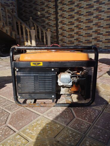 Generatorlar: Generator 2500 KL həm akumliyatorla həmdə əllə işləyir tam işlək heç