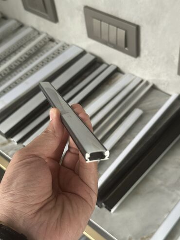 Xalçalar: Alüminium profillər. Led gizli işıqlar üçün nəzərdə tutulan bu