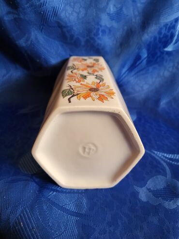Stare vaze i dekor: Vaza nova Zajecar porcelan 70te. Visina. 17,5cm — 10