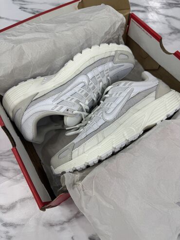 Кроссовки и спортивная обувь: Мужские кроссовки, 42, Nike, Новый, цвет - Белый, Самовывоз, Платная доставка at lalafo.kg Кроссовки и спортивная обувь: Мужские кроссовки, 42, Nike, Новый, цвет - Белый, Самовывоз, Платная доставка