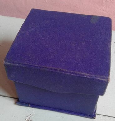 Digər ev dekoru: Hədiyyəlik suvenirlər satılır. Əlvan işıqlıdır. Toka qoşulur və — 9