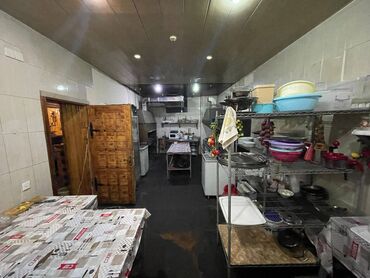 Restoran, kafelər: Obyekt 2mertebeden ibaretdir. 1ci mertebe restoran,pub ve 2kabinet — 6