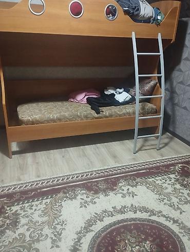 bunk bed: Двухъярусная кровать с верхним и нижним спальным местом. - Материал — 1