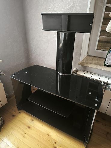 şüşə polka: Qara şüşə TV stendi və döndərilə bilən panel - Material: parlaq qara — 1