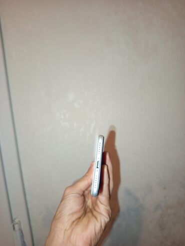 Apple iPhone: IPhone SE 2022, Ağ, Barmaq izi — 4