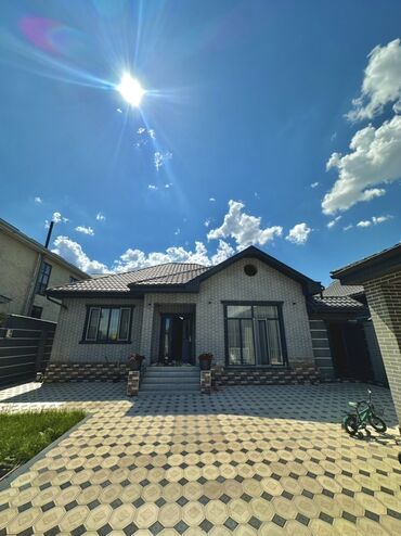 продажа домов г бишкек: Дом, 100 м², 5 комнат, Собственник, Дизайнерский ремонт