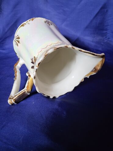 Čajnici: Bokal porcelan,sedef glazura 1914 do 1918godina. Bokal je na lalafo.rs — 9 Čajnici: Bokal porcelan,sedef glazura 1914 do 1918godina. Bokal je — 9