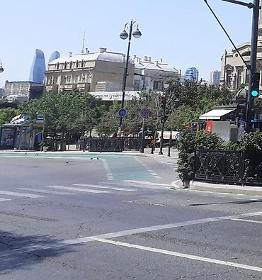 kiraye gence: Nizami Moll, Nizami metronun garşisinda arxitektur daş binadir — 3