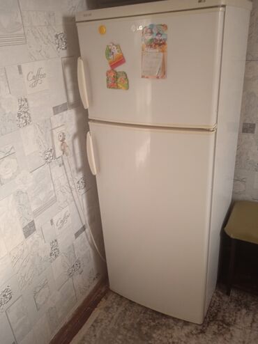 Другая мебель: Срочно продаю холодильник 10000сом