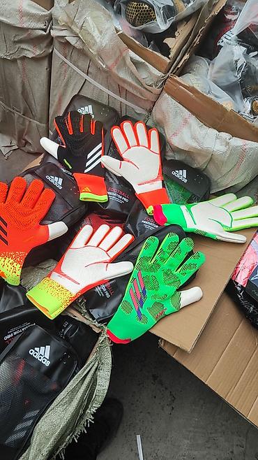 Перчатки: Вратарские перчатки для футбола — ассортимент моделей и расцветок — 1