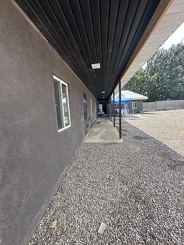 Продажа коттеджей и домов: ТЕЗ АРАДА ЧОН САРЫ ОЙДОН УЙ-КОТТЕДЖ САТЫЛАТ.СУУ,СВЕТ,КЫЗЫЛ КИТЕП БАР.5 — 7