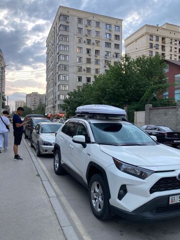 Toyota: Toyota RAV4: 2019 г., 2.5 л, Вариатор, Гибрид, Кроссовер